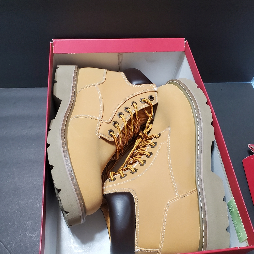 Merona Ryder men's size 91/2 tan workboots